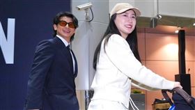 12強台灣隊長陳傑憲與太太綺綺歸國。 （圖／記者鄭孟晃攝影）