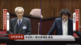 沈伯洋詢問周弘憲。（圖／翻攝自國會頻道）