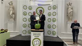 新北數位環境執法驚艷倫敦　劉和然領隊獲頒英國綠蘋果環境獎（業配勿用）