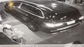 他吃不到宵夜暴怒！開1014萬邁巴赫撞店門