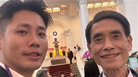 前立委彭添富（右）離世，享壽73歲。（圖／翻攝自彭俊豪臉書）