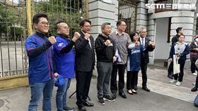 總統府秘書長潘孟安（左3）、中職會長蔡其昌（中）、民進黨秘書長林右昌（右1）等人都到出發點應援。（圖／記者詹宜庭攝影）