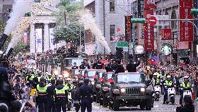 棒球英雄、大遊行、金牌、投手、林昱珉、軍車頂、彩帶雨