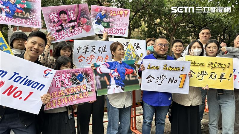 民眾黨到「英雄遊行」應援。（圖／記者詹宜庭攝影）