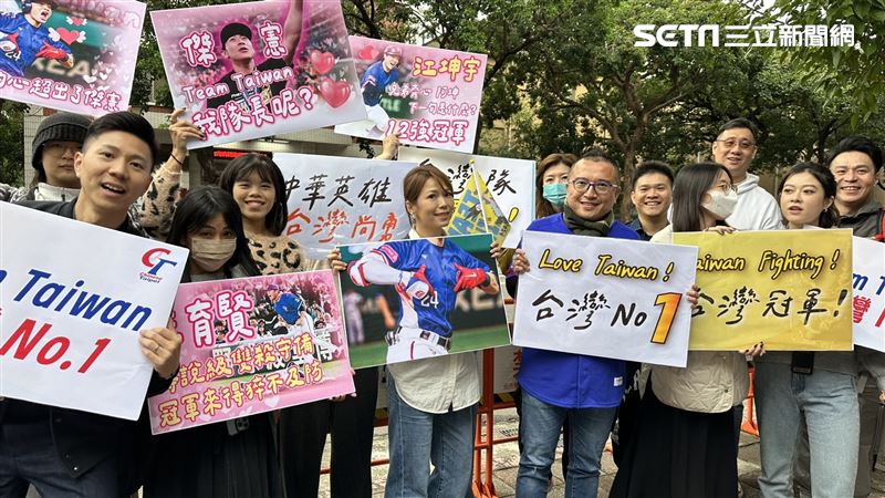 民眾黨到「英雄遊行」應援。（圖／記者詹宜庭攝影）