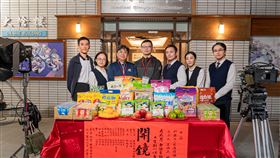 大愛劇《以身相許》開鏡儀式。左起：楊一展、廖梨伶、徐輔軍導演、徐國倫製作人、范逸臣。（圖／大愛提供）