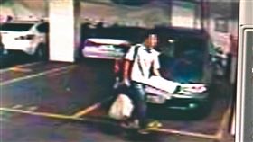 警方調閱監視器發現，陳男離家時衣著與行囊輕便，不像要去山區過夜。（圖／翻攝畫面）