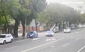 苗栗,阿公,廂型車,暴衝(圖/翻攝畫面)