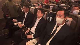 教練團坐經濟艙　（圖／翻攝自Threads＠show4653）