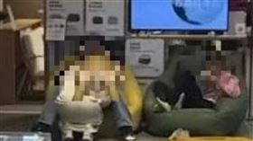 惡搞,客人,賣場,活春宮,炎上,情侶,恩愛翻攝《香港01》