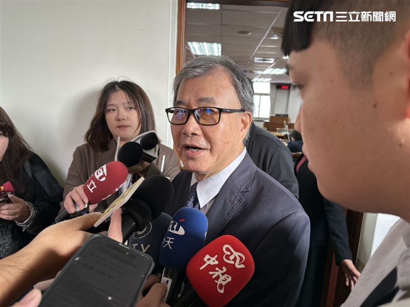 外界呼籲營養午餐全國統一做法，教育部長鄭英耀表示「尊重地方權責」