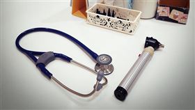 8個月嬰感冒傳染1家3口　醫打臉爸：亂說（圖／翻攝畫面）