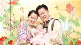 劉伊心與林志隆一家人（圖／傳家手工印章提供）