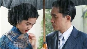 湯唯和梁朝偉在電影中有親密戲。（圖／翻攝自電影《色戒》）