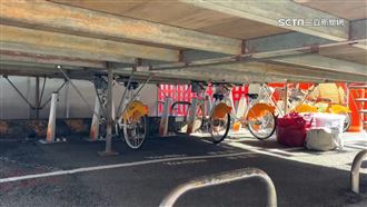 獨／YouBike被囚禁？戲棚占車格遭怨擋路