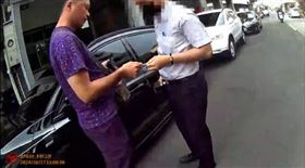 中國大陸假車牌竄台，警方攔查使用假車牌的車主。（圖／翻攝畫面）