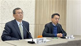 對於疾管署霸凌案，疾管署長莊人祥（左）表示該案成立並致歉。（圖／記者簡浩正攝影）