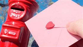 日本一名75歲老翁喪妻後回頭狂追88歲前女友，長時間跟蹤和騷擾對方，嚇得她報警。（示意圖／PhotoAC）
日本一名75歲老翁喪妻後回頭狂追88歲前女友，長時間跟蹤和騷擾對方，嚇得她報警。（示意圖／PhotoAC）