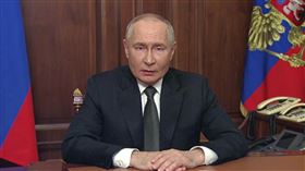 蒲亭：21日在烏克蘭成功實戰試射新型極音速中程飛彈俄羅斯總統蒲亭21日聲稱，俄方已在實戰條件下，成功對烏克蘭試射最新型極音速中程彈道飛彈。圖擷取自談話影片。中央社記者陳韻聿倫敦傳真  113年11月22日