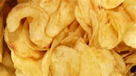 美國男子跟陌生人索討洋芋片吃遭拒，居然持槍朝對方臉部開轟。（圖／Pixabay）