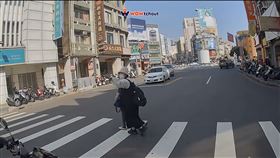 嘉義,行人,行人條款,斑馬線,禮讓行人,翻攝WoWtchout - 地圖型行車影像分享平台