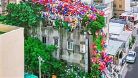 台中大甲，石頭屋，繽紛，氣球，天外奇蹟，霍爾移動城堡(圖／翻攝自@tpo5088 IG)