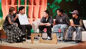 主持人大霈（左起）、曾國城 來賓春風、洋蔥與健志同台。（圖／民視提供）