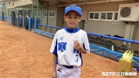 ▲2024年關懷盃邀請賽，宜蘭縣寒溪國小林廷恩模仿林昱珉投球。（圖／記者張沛嘉攝影）