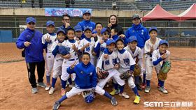 ▲宜蘭縣寒溪國小參加關懷盃，前樂天桃猿董子浩擔任總教練。（圖／記者劉彥池攝影）