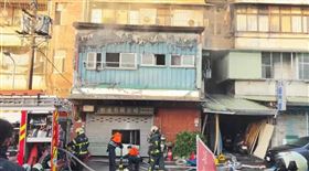 安康路機車火燒車延燒店面。（圖／翻攝畫面）