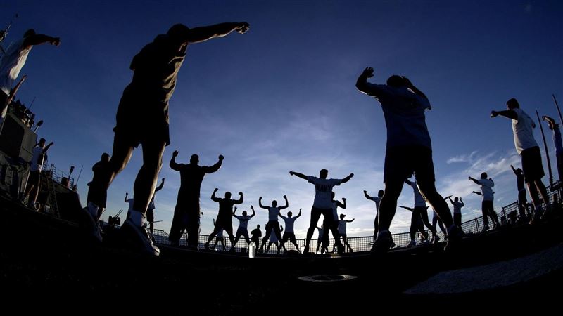 海軍「岳飛號飛彈巡防艦」謝姓上尉補給官去年因攜帶智慧型手機進艦上戰情室使用，遭軍方記一大過。（示意圖／PIXABAY）