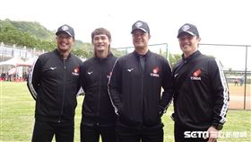 ▲球員陽耀勳、張志豪、林智勝、陳鏞基現身關懷盃觀看小球員比賽。（圖／記者張沛嘉攝影）