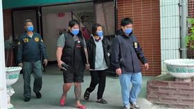 花蓮一名宋姓女子今年4月間對其4歲大的女兒施暴，宋女及其陳姓男友因涉嫌掌摑虐待女童致死被羈押，2人獲釋後，竟又對才剛出生一個月的男嬰施虐，男嬰送醫時被發現全身有大片瘀青，疑遭活活打死。檢警昨天將宋女及陳男拘提到案，檢方複訊後向法院聲押獲准。