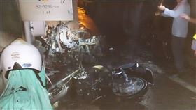 宜蘭縣成功派出所2日遭人惡意縱火，導致6輛機車及整棟大樓電路被燒毀。警方鎖定一名郭姓男子（49歲）涉案，並將其逮捕到案，郭男疑因不滿違規停車被開罰，因此挾怨報復縱火。據了解，郭男脫序的行徑不只一樁，今年1月，他也曾因未戴安全帽、未繫安全帶被開罰單，憤而至宜蘭公正派出所潑漆。