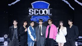 《SCOOL》總決賽導師群，左起銀赫、李洪基、崔容俊、主持人利特、羅志祥、YUYU、婁峻碩。（圖／天空娛樂提供）
