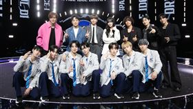 《SCOOL》總決賽導師與夢之隊七人成團出道成員，後排左起羅志祥、崔容俊、利特、YUJU、李洪基、銀赫、婁峻碩，前排左起彭义翔、帝翁、王學駿、陳麒文、陳柏佑、鄭美祥、朴鎮佑。（圖／天空娛樂提供）