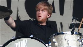 「我的另類羅曼史」樂團鼓手鮑伯布萊亞驚傳暴斃，44歲英年早逝。（圖／翻攝X）