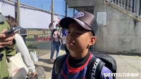 ▲關懷盃南投縣千秋國小，小球員幸士臣用「馬力歐跳」躲過阻殺。（圖／記者張沛嘉攝影）