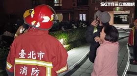 北市大安區成功國宅今凌晨發生火警。（圖／翻攝畫面）