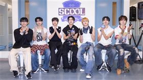SCOOL男團選秀出道男團七人組(左起：彭义翔、王學駿、帝翁、陳麒文、鄭美祥、陳柏佑、朴鎮佑)。（圖／天空娛樂提供）
