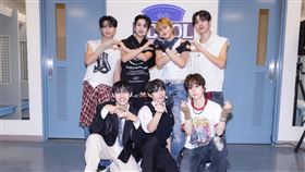 SCOOL男團選秀出道男團七人組(上排左起：王學駿、陳麒文、鄭美祥、陳柏佑、下排左起：彭义翔、帝翁、朴鎮佑)。（圖／天空娛樂提供）