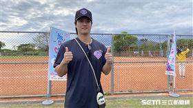 ▲統一獅球員蘇智傑到關懷盃觀看球員比賽。（圖／記者張沛嘉攝影）