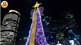 今年耶誕樹以魔幻天使外觀展現，會隨著LED城堡主秀有不同顏色變化。（圖／翻攝自CTWANT）
