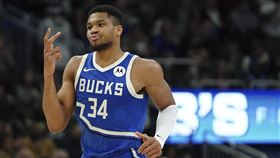 ▲安戴托昆波（Giannis Antetokounmpo）攻下大三元。（圖／美聯社／達志影像）