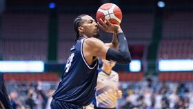 高雄全家海神洋將威勝在正規賽最後4秒砍進重要的追平三分球。（圖／TPBL提供）