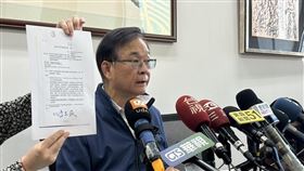 北市議員批狼師案處理慢半拍  教育局回應國防部平安新村教保中心發生不當對待及性猥褻事件，議員質疑台北市政府未立即處理此案，教育局長湯志民（圖）1日表示，第一時間就組成跨局處應變小組積極且全力處理此案。中央社記者陳昱婷攝  113年12月1日