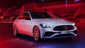 賓士C300。（圖／賓士官網）