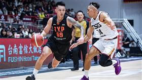 桃園璞園領航猿當家一哥盧峻翔（左）。（圖／PLG聯盟提供）