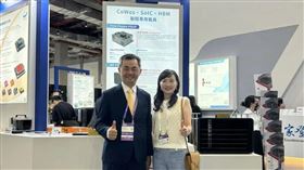 邱銘乾夫婦批評，特斯拉不願釋出誠意，反將問題推給消費者。（圖／翻攝自邱銘乾臉書）