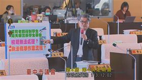 學生拿樂樂棒打老師，老師報警抓進警局，盧秀燕大怒跳腳:嚴懲嚴辦，校長(圖／翻攝畫面）